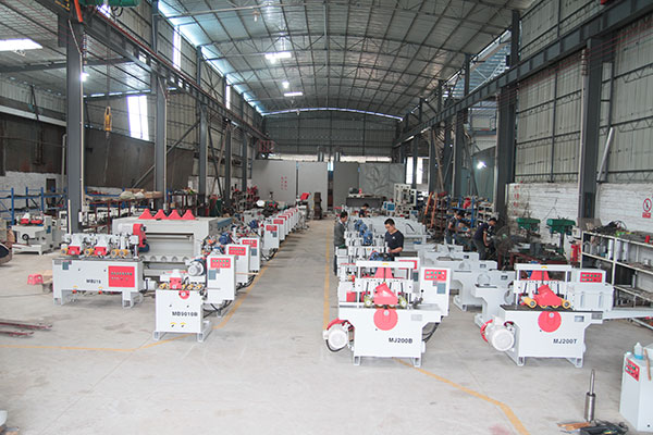 华体会官方网页版_华体会（中国）木工机械有限公司生产车间