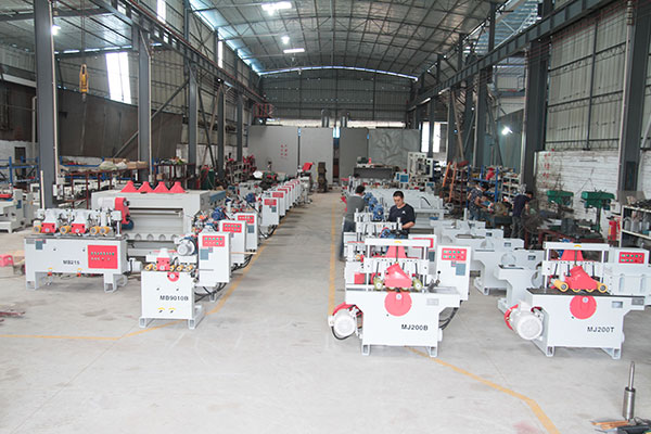 华体会官方网页版_华体会（中国）木工机械有限公司员工实操